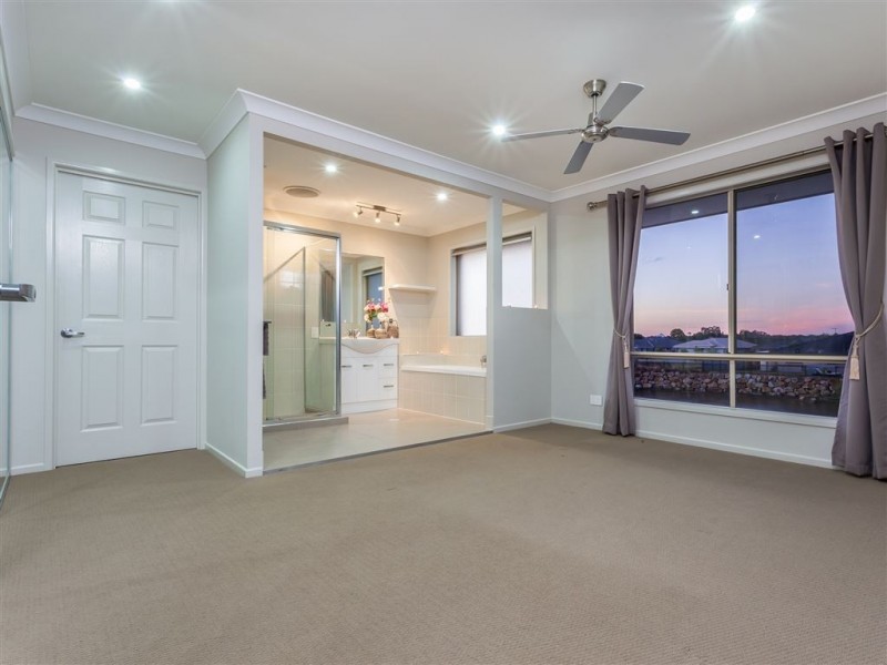 8 Coffey Court, Beachmere QLD 4510