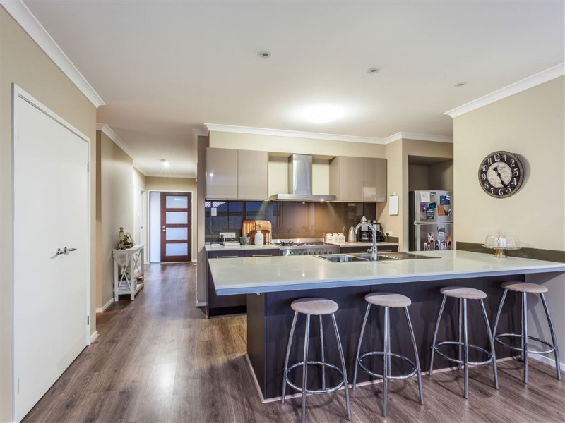 4 Melville Parade, North Lakes QLD 4509