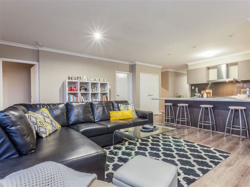 4 Melville Parade, North Lakes QLD 4509