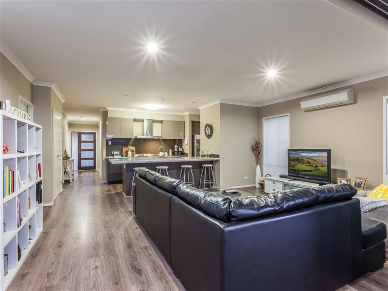 4 Melville Parade, North Lakes QLD 4509