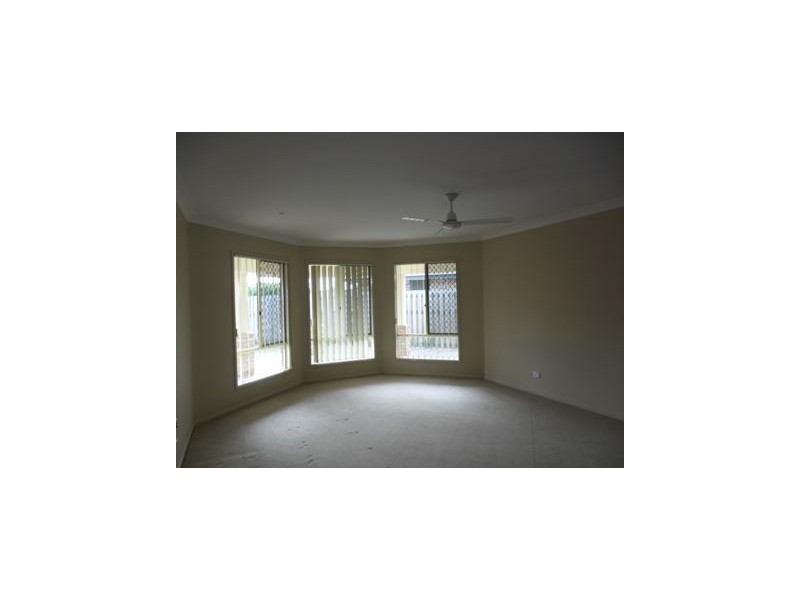 17 Whitfield Crescent, North Lakes QLD 4509