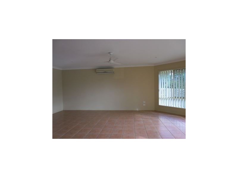 17 Whitfield Crescent, North Lakes QLD 4509