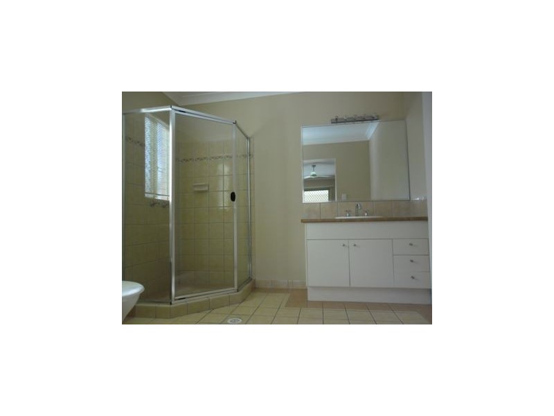 17 Whitfield Crescent, North Lakes QLD 4509