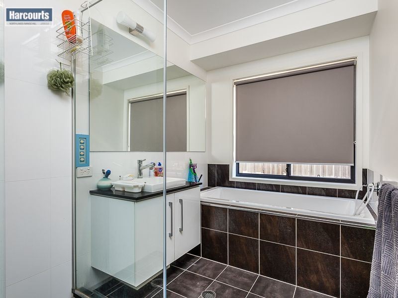 9 Dickson Crescent, North Lakes QLD 4509