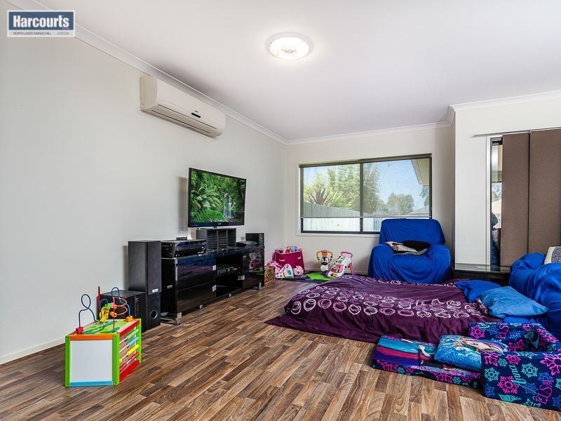 9 Dickson Crescent, North Lakes QLD 4509