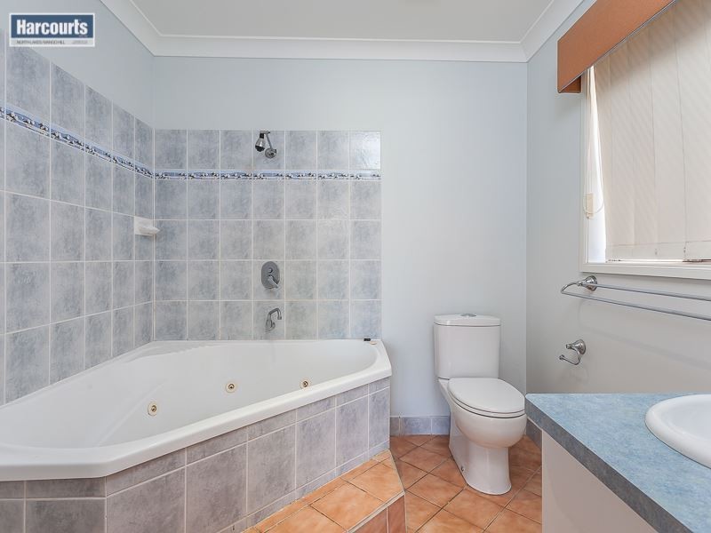 8 Whitfield Crescent, North Lakes QLD 4509