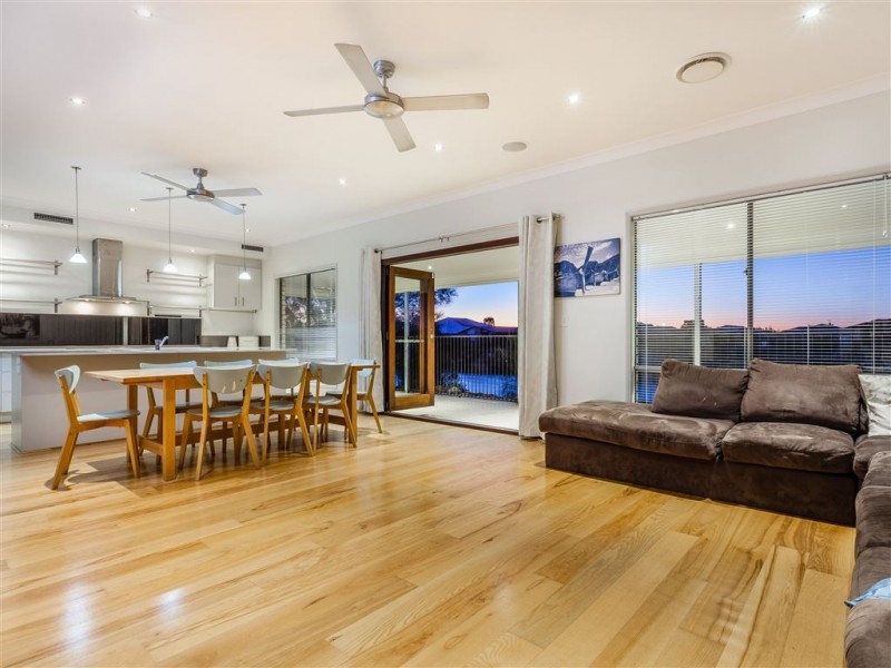 10 Coffey Court, Beachmere QLD 4510