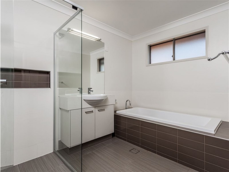 10 Coffey Court, Beachmere QLD 4510