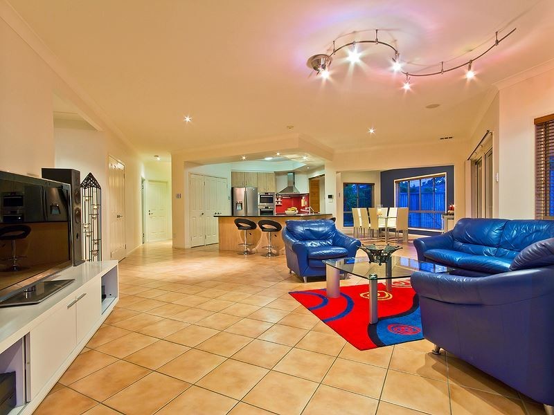 33 Chilton Crescent, North Lakes QLD 4509