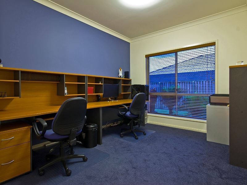 33 Chilton Crescent, North Lakes QLD 4509