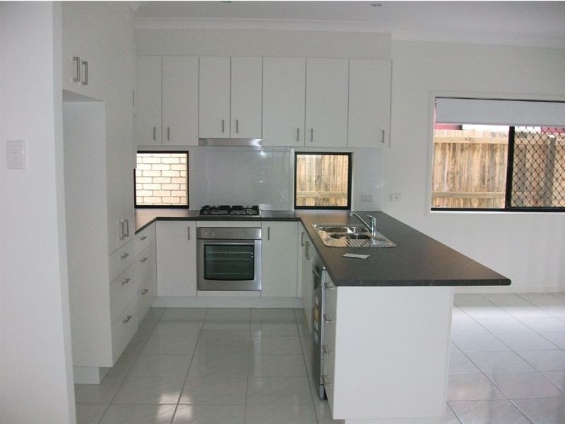 7 Cedar, North Lakes QLD 4509