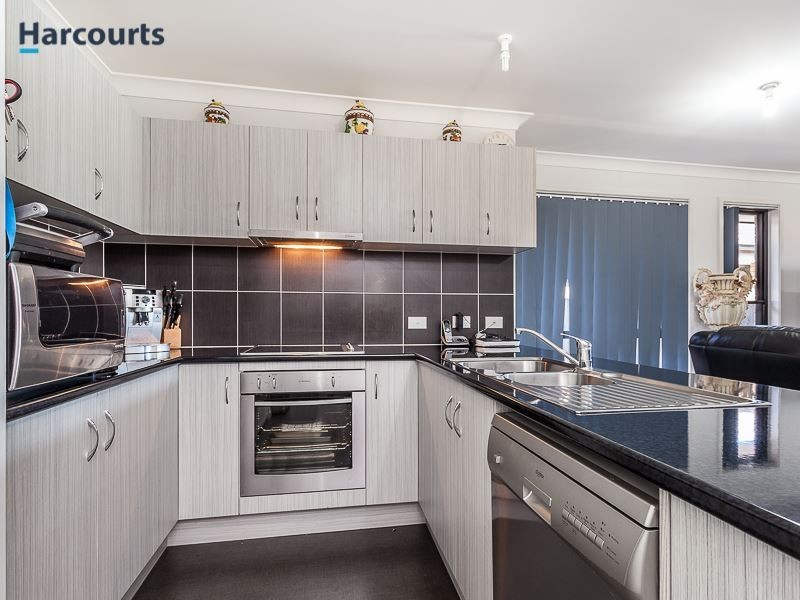 15 Moonie Crescent, North Lakes QLD 4509