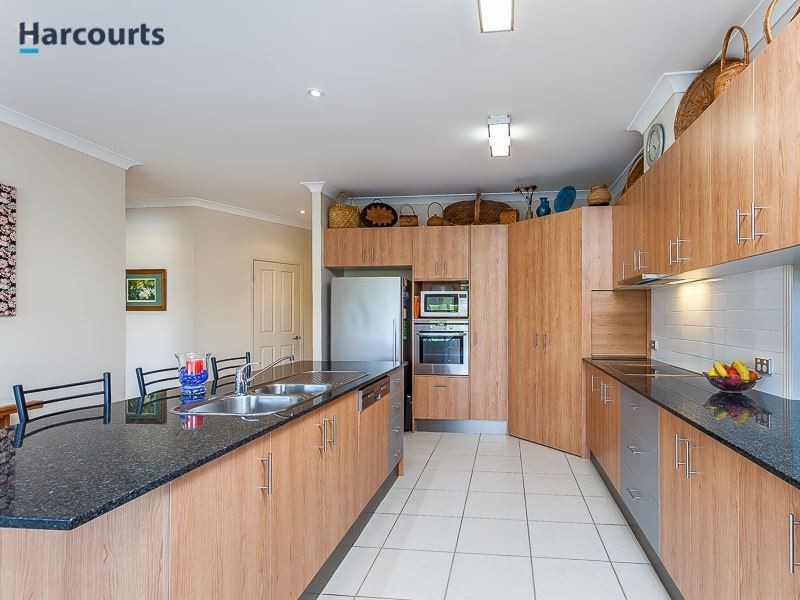 6 Apollo Crescent, Beachmere QLD 4510