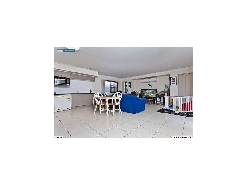 8 Chrysler Parade, North Lakes QLD 4509