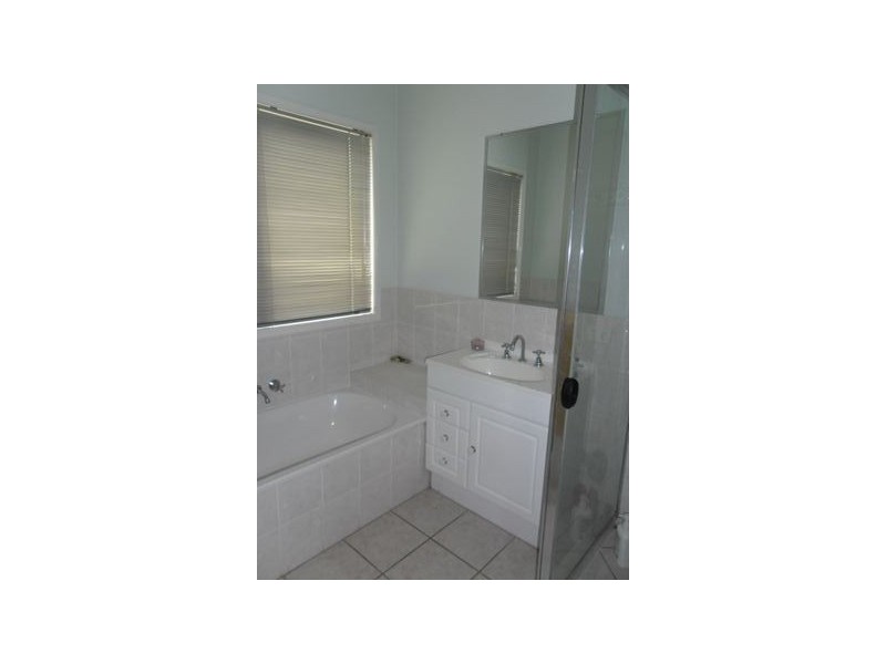 8 Senior Close, North Lakes QLD 4509