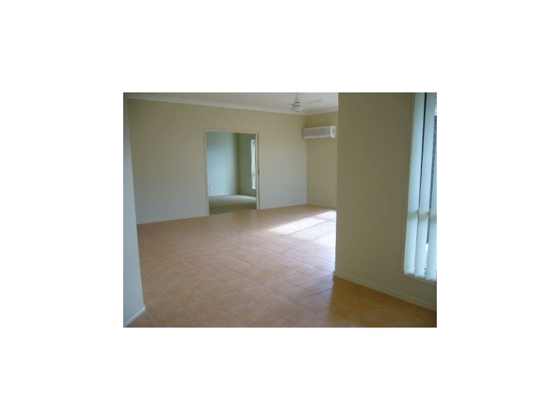 8 Dingo Street, North Lakes QLD 4509