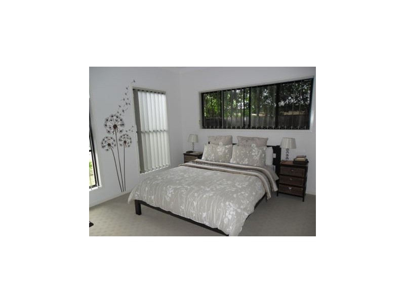 24 Kurrajong Circuit, North Lakes QLD 4509