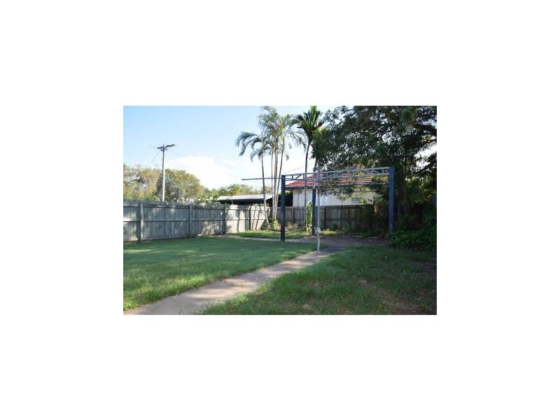 10 Yates Street, Redcliffe QLD 4020