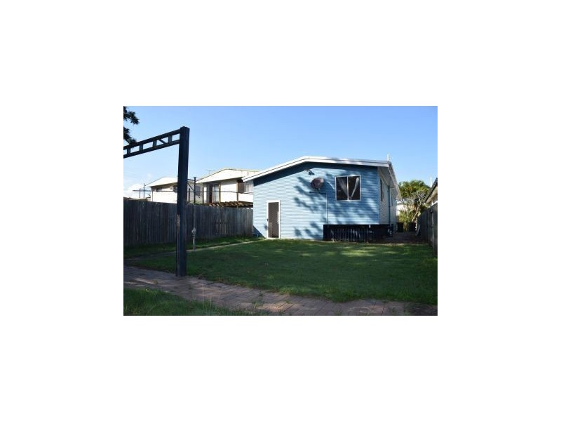 10 Yates Street, Redcliffe QLD 4020