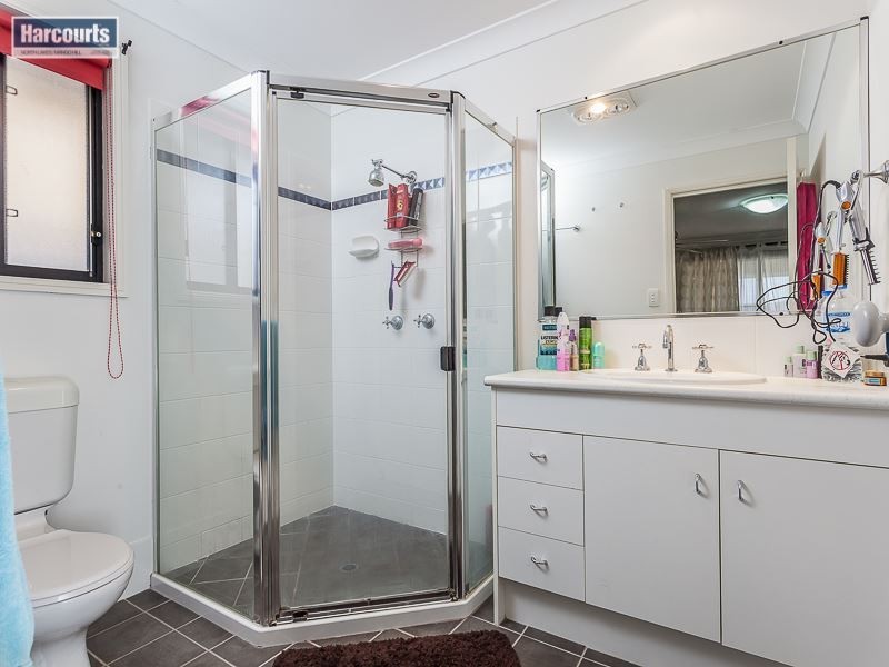 22 Dotterel Crescent, North Lakes QLD 4509