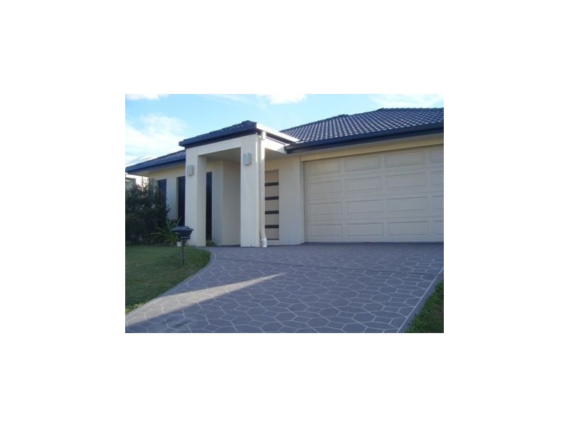 33 Wallaroo Circuit, North Lakes QLD 4509