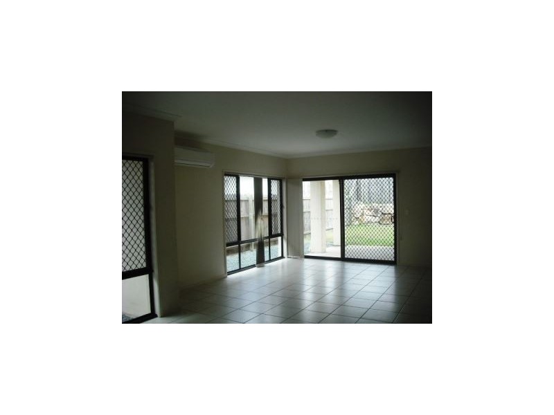 33 Wallaroo Circuit, North Lakes QLD 4509