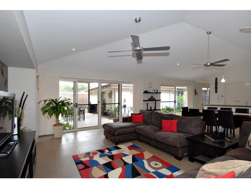 15 Chesterfield Drive, Murrumba Downs QLD 4503