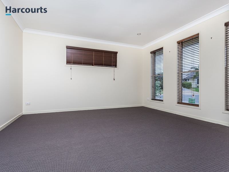 18 Langham Crescent, North Lakes QLD 4509