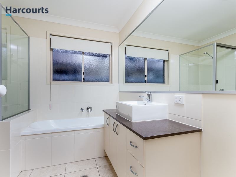 18 Langham Crescent, North Lakes QLD 4509