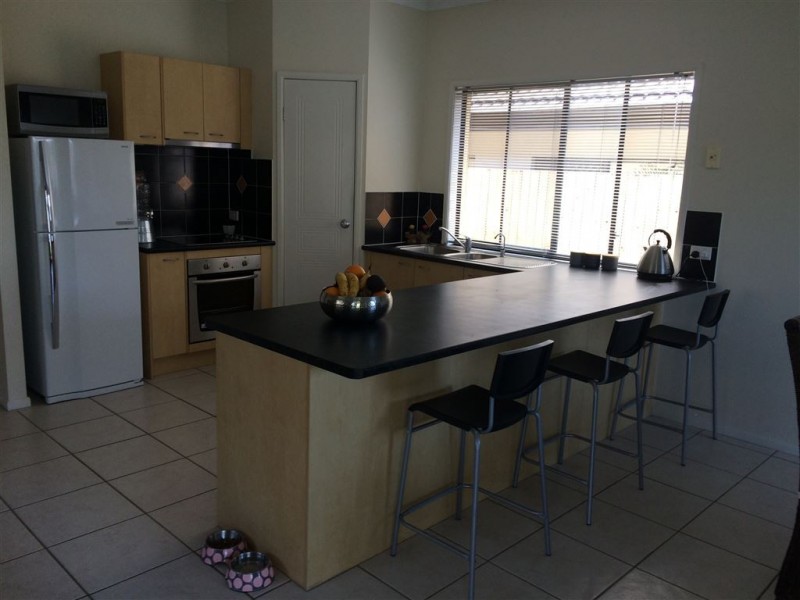 8 Senior Close, North Lakes QLD 4509