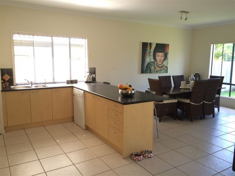 8 Senior Close, North Lakes QLD 4509