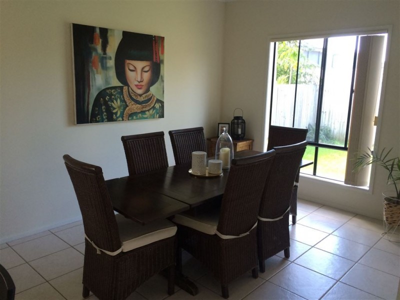 8 Senior Close, North Lakes QLD 4509