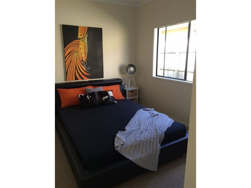 8 Senior Close, North Lakes QLD 4509