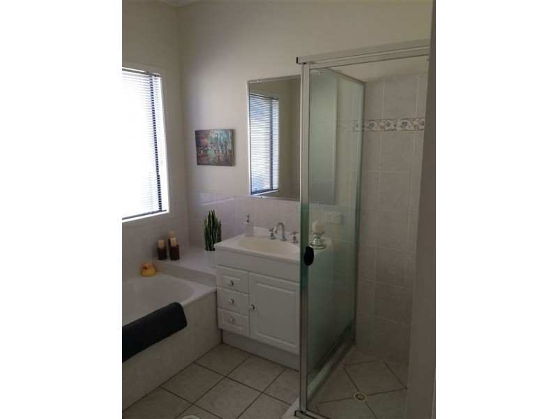 8 Senior Close, North Lakes QLD 4509