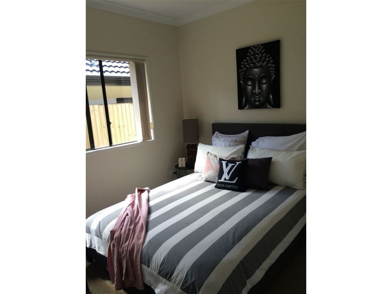 8 Senior Close, North Lakes QLD 4509