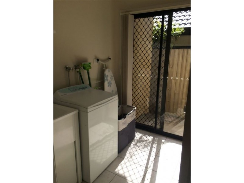 8 Senior Close, North Lakes QLD 4509