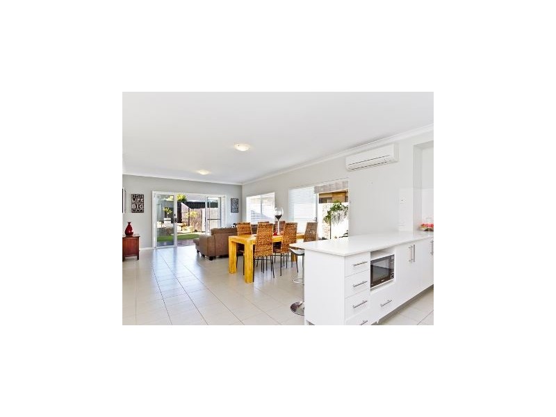 10 Sunjoy Place, North Lakes QLD 4509
