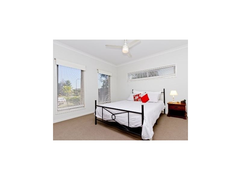 10 Sunjoy Place, North Lakes QLD 4509