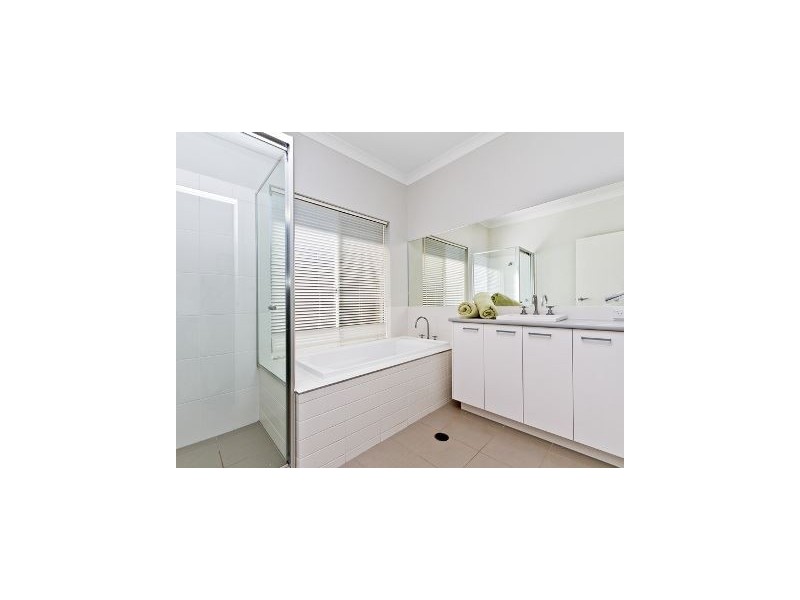 10 Sunjoy Place, North Lakes QLD 4509