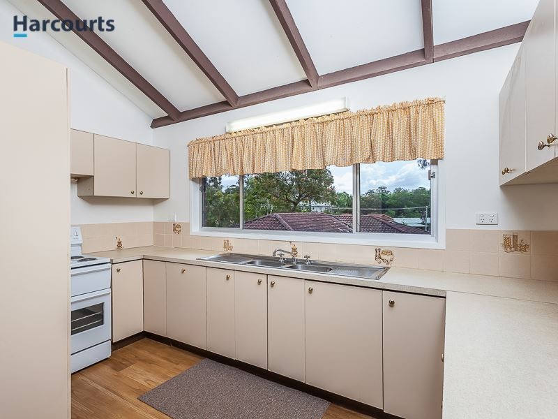 13 St Quentin Court, Petrie QLD 4502
