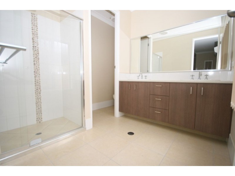 18 Carmody Pde, North Lakes QLD 4509