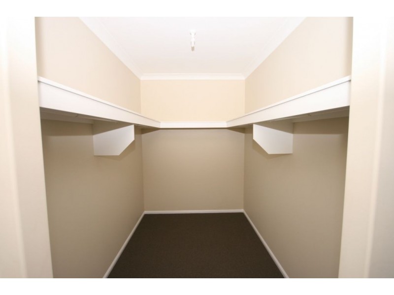 18 Carmody Pde, North Lakes QLD 4509