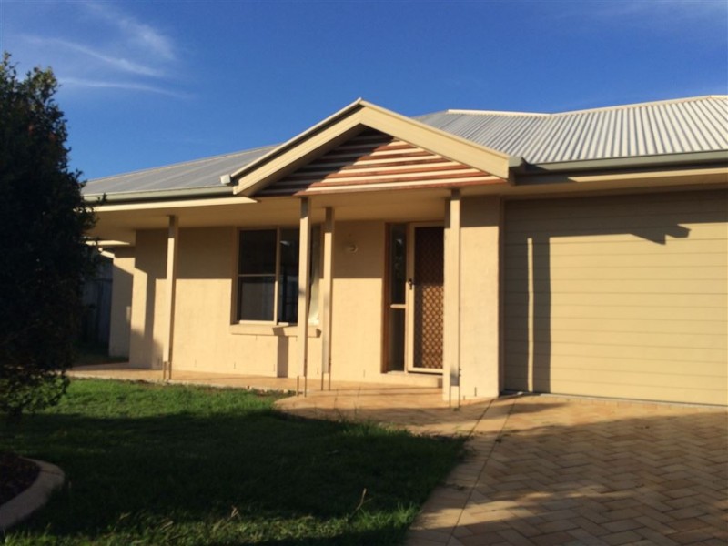 10 Dotterel Crescent, North Lakes QLD 4509