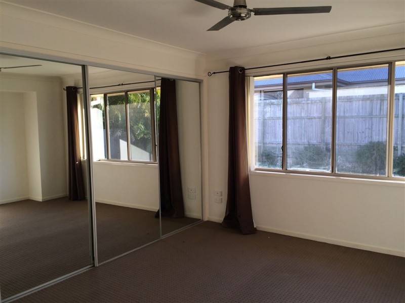 10 Dotterel Crescent, North Lakes QLD 4509