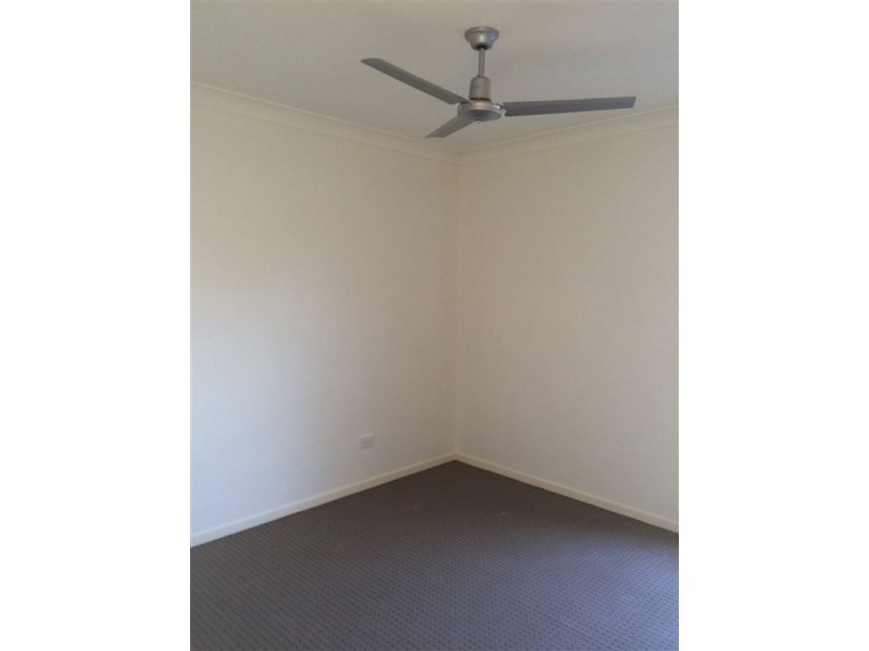 10 Dotterel Crescent, North Lakes QLD 4509