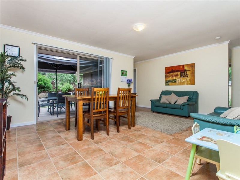 22 Cania Crescent, Petrie QLD 4502