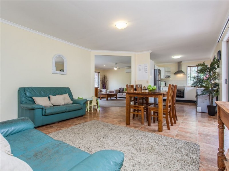 22 Cania Crescent, Petrie QLD 4502