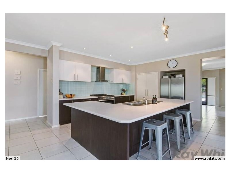 10 Kurrajong Circuit, North Lakes QLD 4509