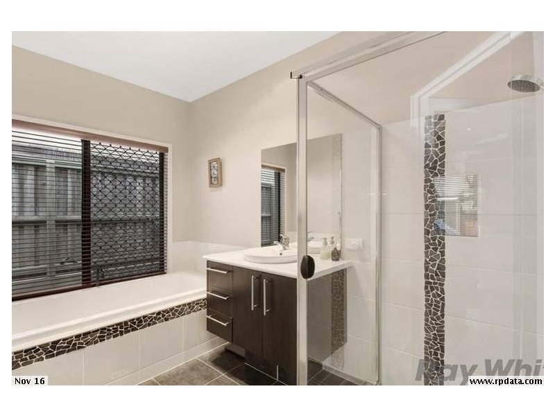 10 Kurrajong Circuit, North Lakes QLD 4509