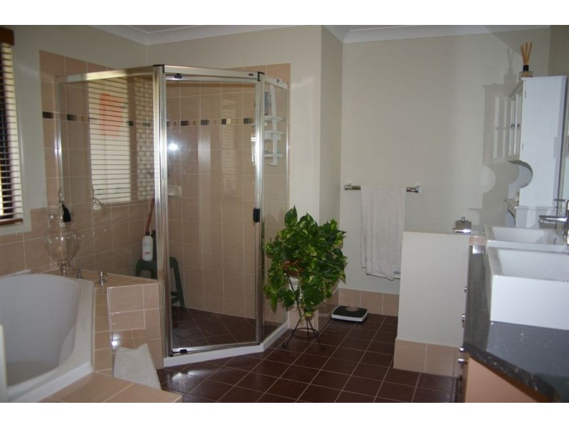 16 Briggs Drive, Caboolture QLD 4510